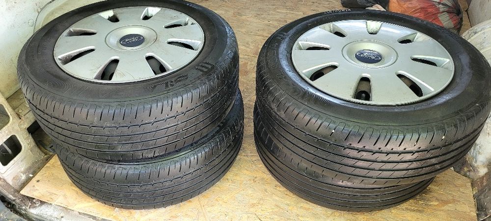 4 Cauciucuri cu capace ford vara 215/60 r16,si jante