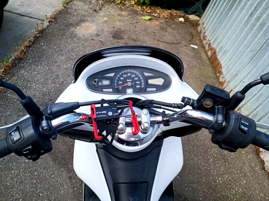Scooter Honda PCX 125cm - 2 locuri , Top Case , 9 kw , categoria A, B