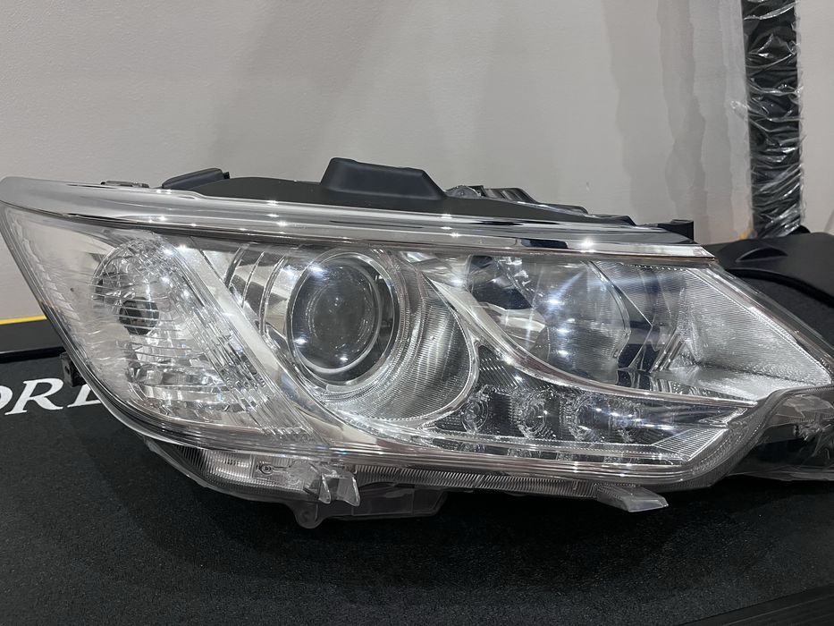 Продам фару на камри 55 рест