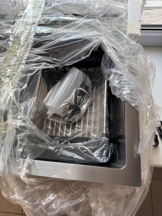 Продам кухонную мойку из нержавеющей стали новая