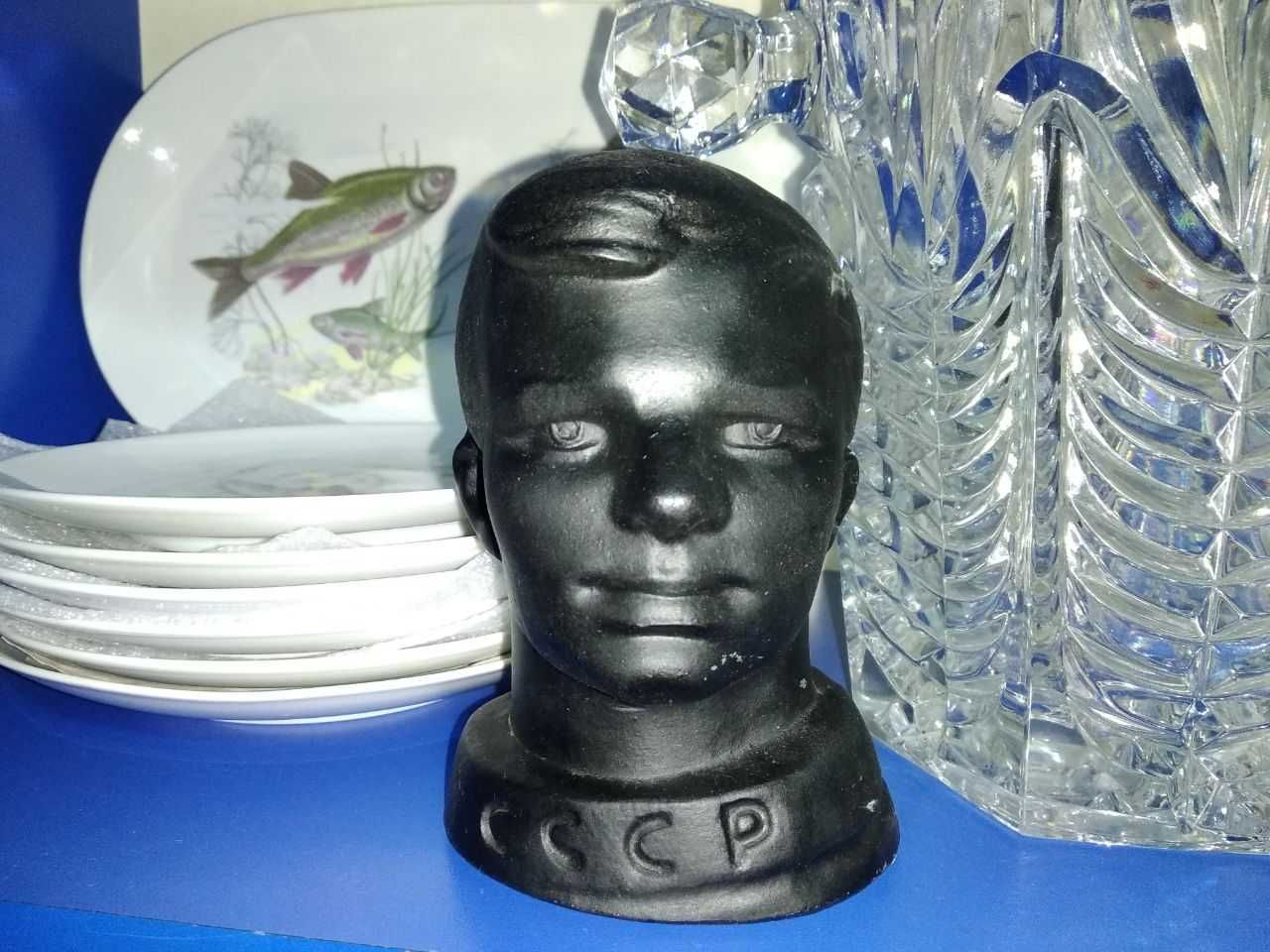 Бюст Юрия Гагарина из Силумина (дюралюминий) покрытый черной краской