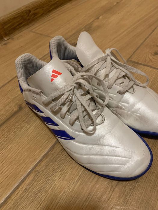 Продавам Футболни обувки