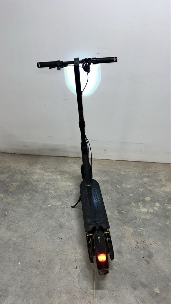 Електрическа тротинетка SEGWAY KICK SCOOTER MAX G2 , ПРОБЕГ ДО 70 КМ
