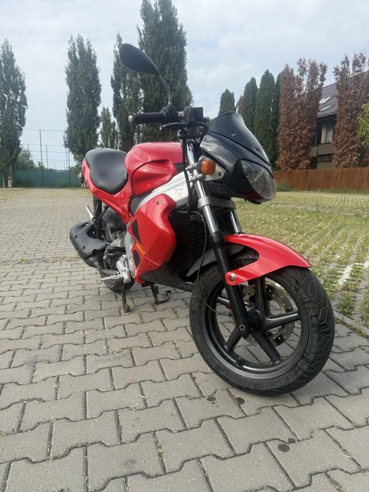 Gilera DNA 125 se conduce cu cat B