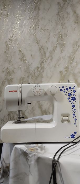 Швейная машина Janome