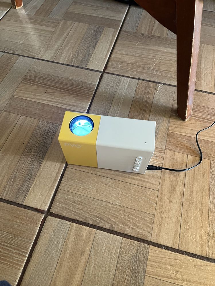 Miniproiector portabil
