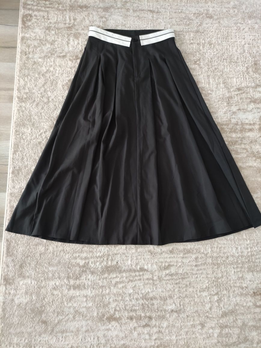 Fusta lunga neagra