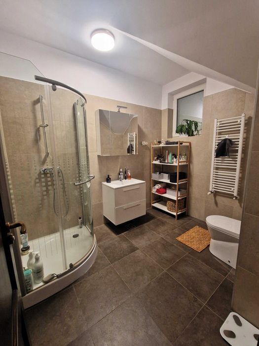 Vand penthouse 4 camere cu loc de parcare si boxa, incluse