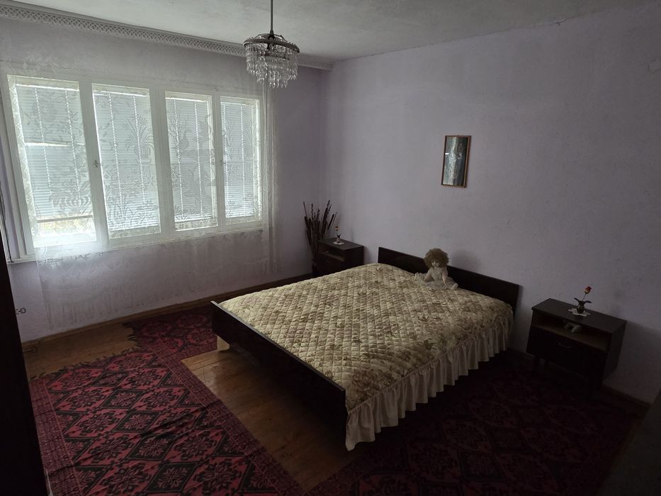 Къща 180 кв. в с. Кадиево - Тухлена на два етажа