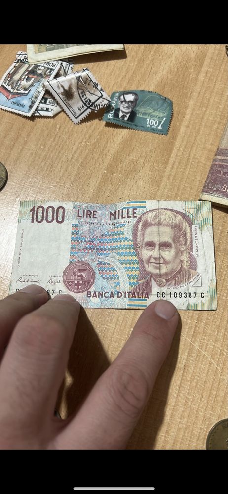 Vând bancnote românești ,italienești….