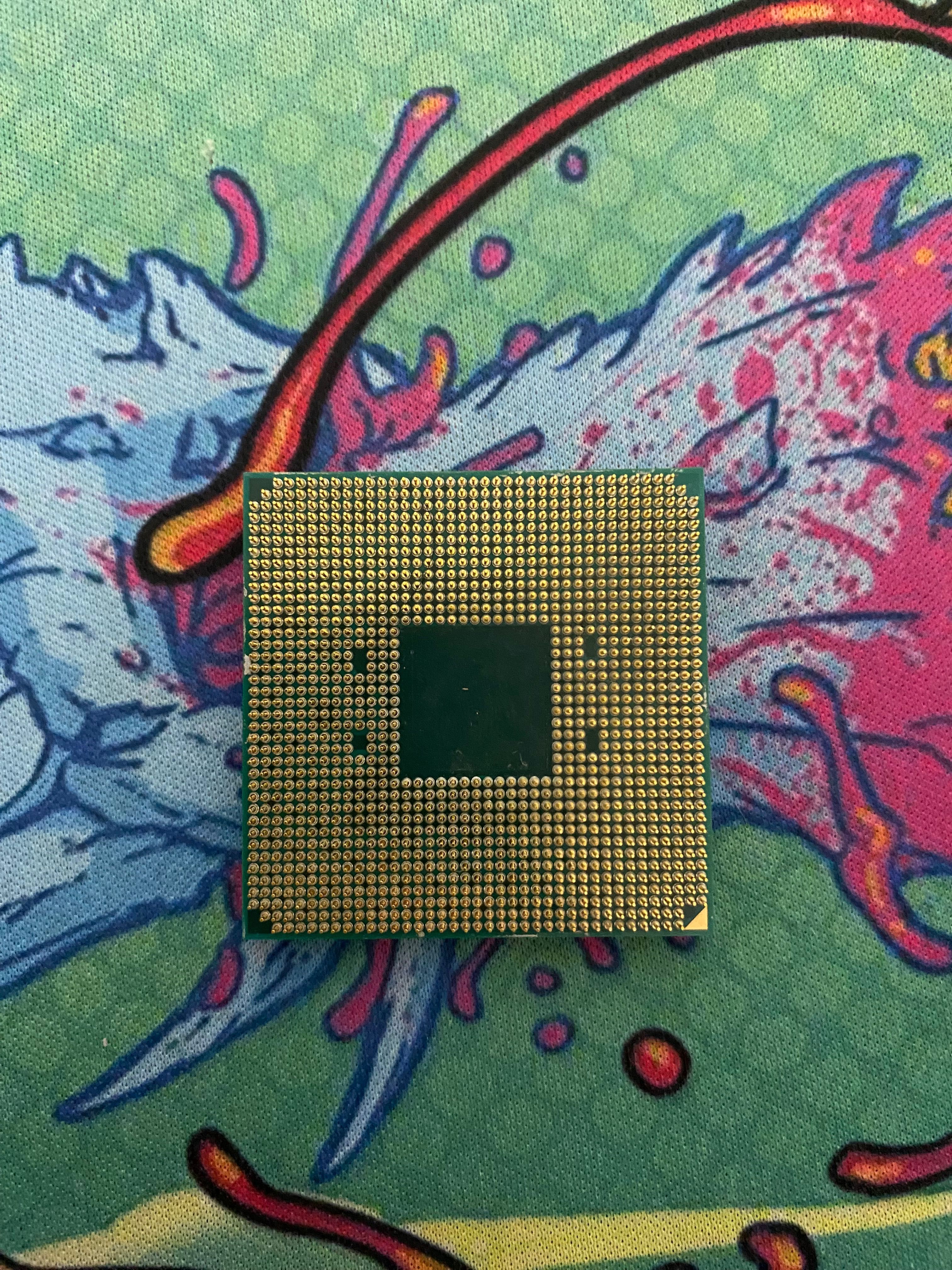 2 proccesoare si o placa video
