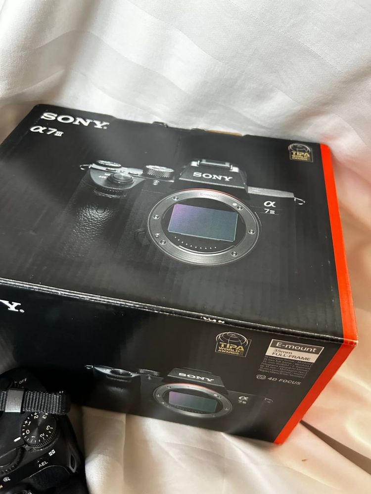 Продает фотоаппарат Sony A7 iii без объектива