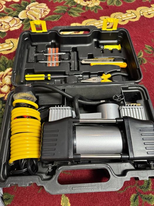 Автомобильный компрессор + набор инструментов для шин