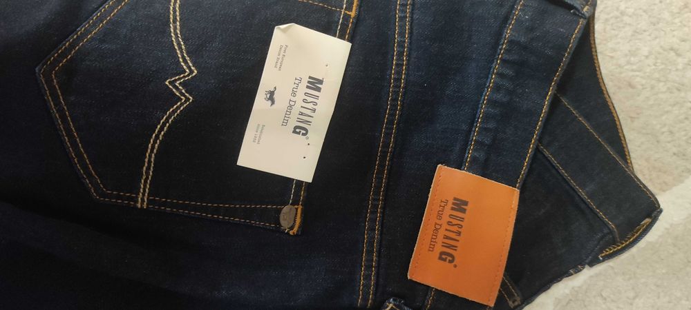 Чисто нови мъжки дънки