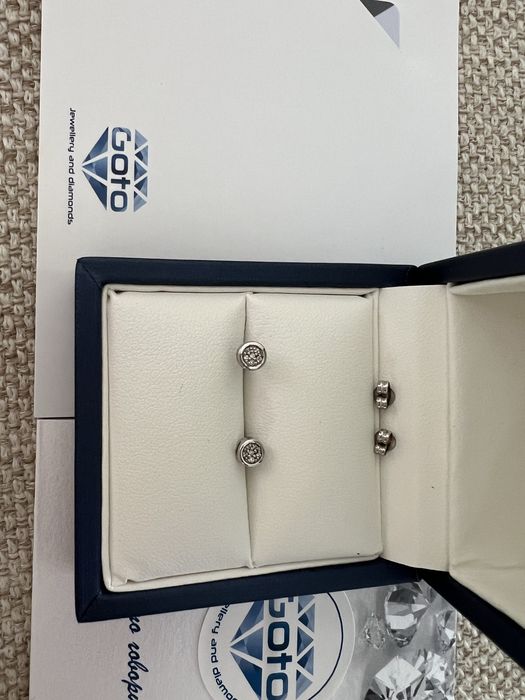 обеци с диаманчета