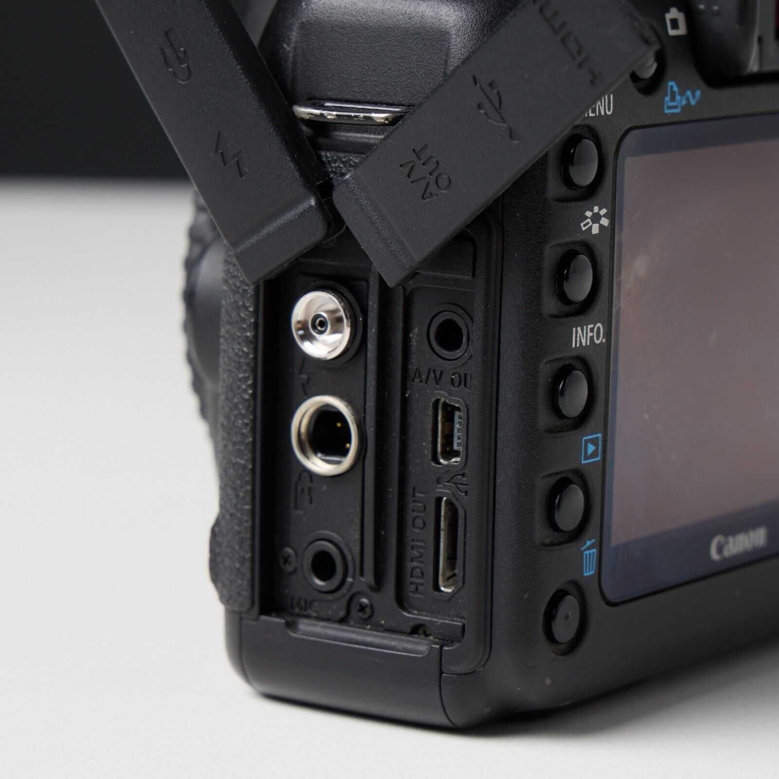 Полнокадровая цифровая зеркальная камера Canon EOS 5D Mark II