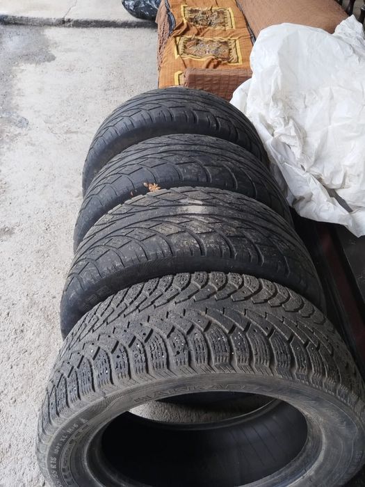 Зимние шины  продаю
