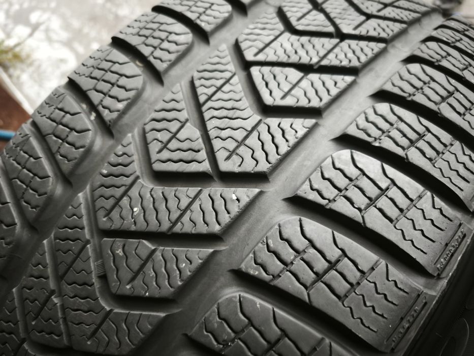 245/45/19" 4бр Pirelli sotozero3 winter, dot2022,6-7mm