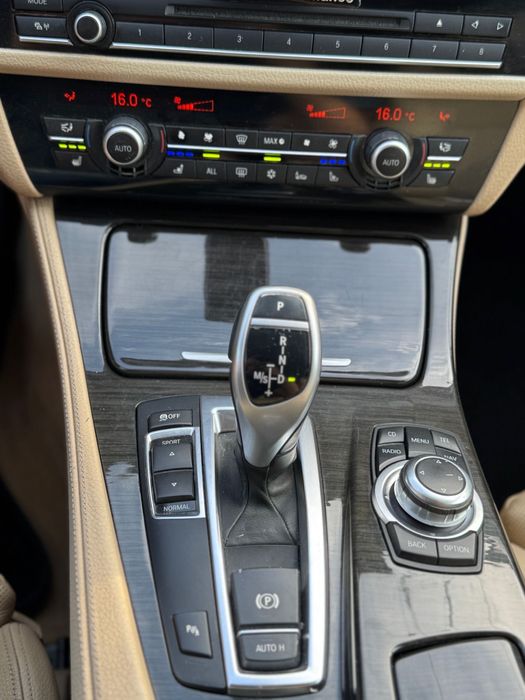 BMW Seria 5 F11 525d 3.0d 2011 M pachet