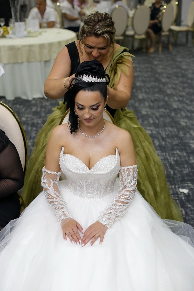 Rochie mireasă (se vinde cu voal și crinolină)