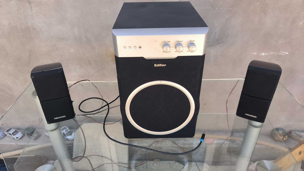 Продам АС Edifier R401.