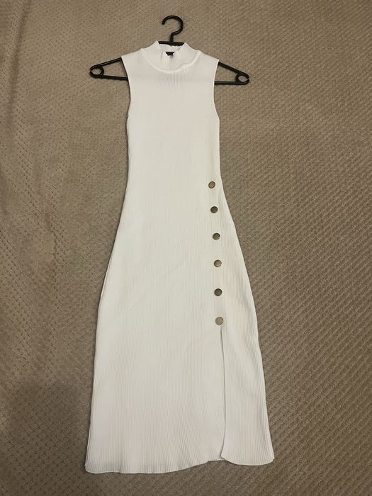 Бяла рипсена рокля ХС размер