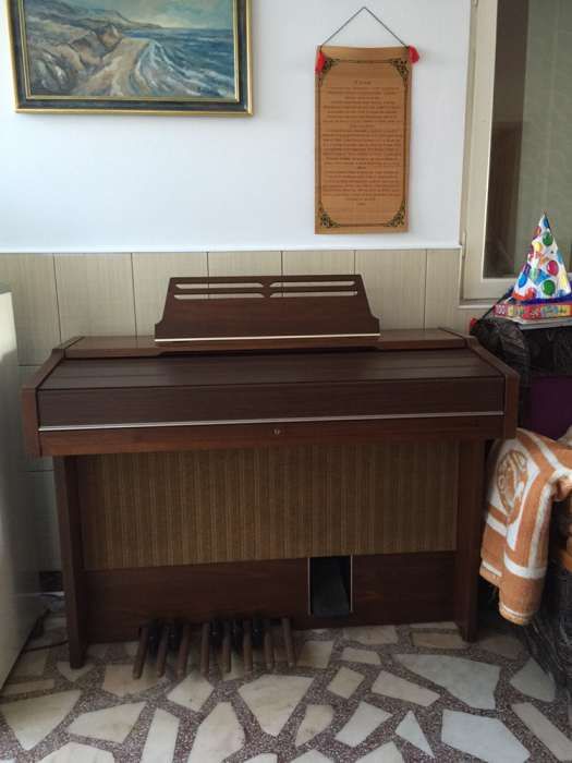 vând pianine pian impecabile