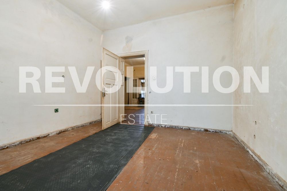 Продава се Четиристаен апартамент в София, Център - 181 кв.м за 3646 €/кв.м - Снимка #2