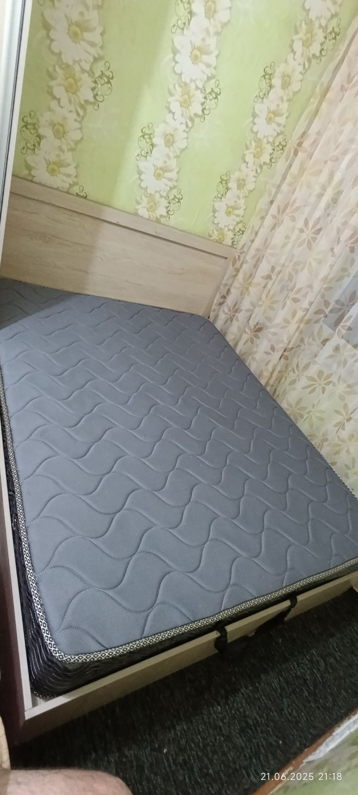 Продам кровать 190х150х30 с матрацом