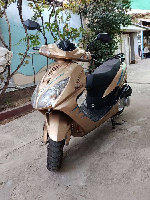 Скутер 150 куб   продаю срочно