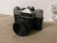 Aparat foto vintage Zenit-E cu obiectiv Helios-44-2, husă originală