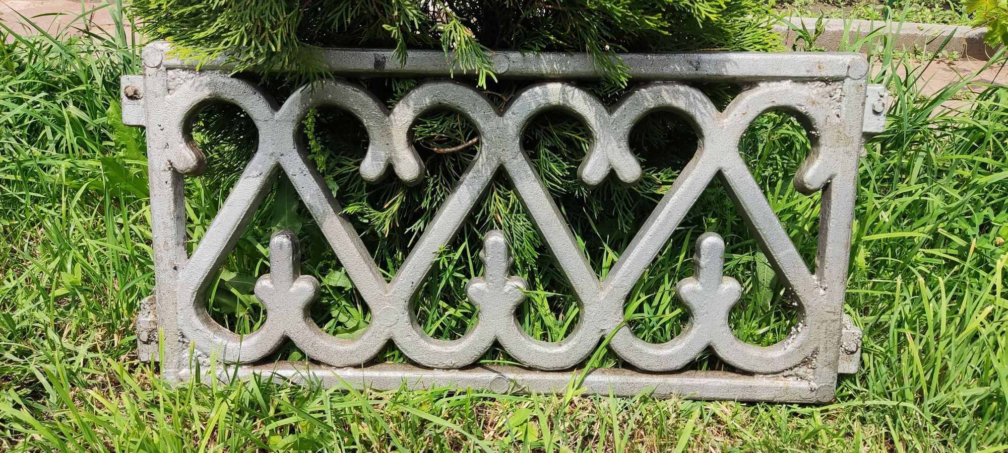 Качественная серебряная оградка из надежного железа