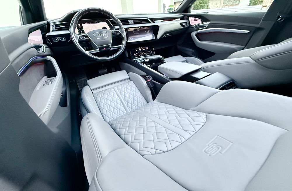 Audi Q8 E-tron,S line