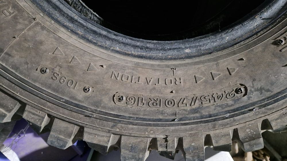 Vând cauciucuri Of Road 245 -70 16