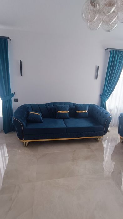 Vând  doua canapele 3+2 locuri