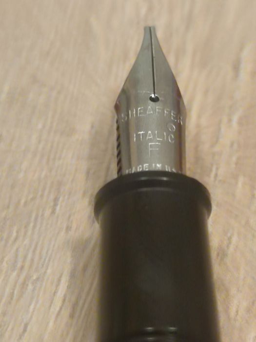 Stilou Sheaffer made in USA penita F culoare rosu