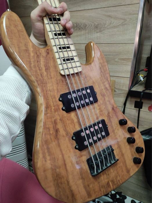басс гитара Fender Jazz Bass 5 струнн