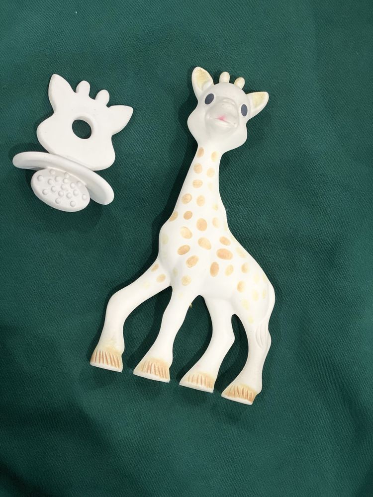 Set Vulli Girafa Sophie si Figurina din Cauciuc So Pure