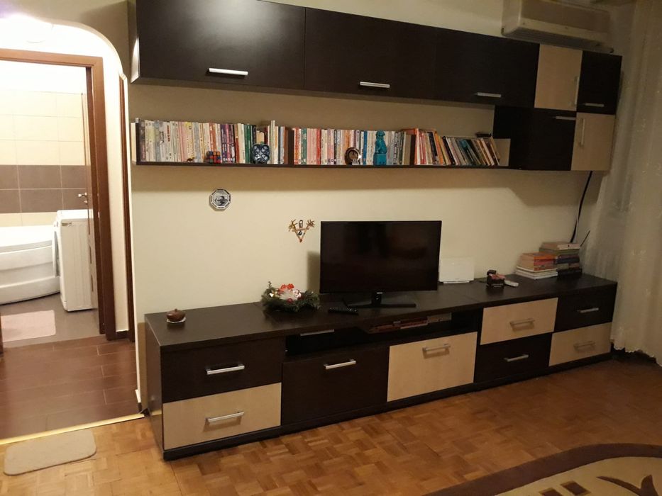 Vand mobila living