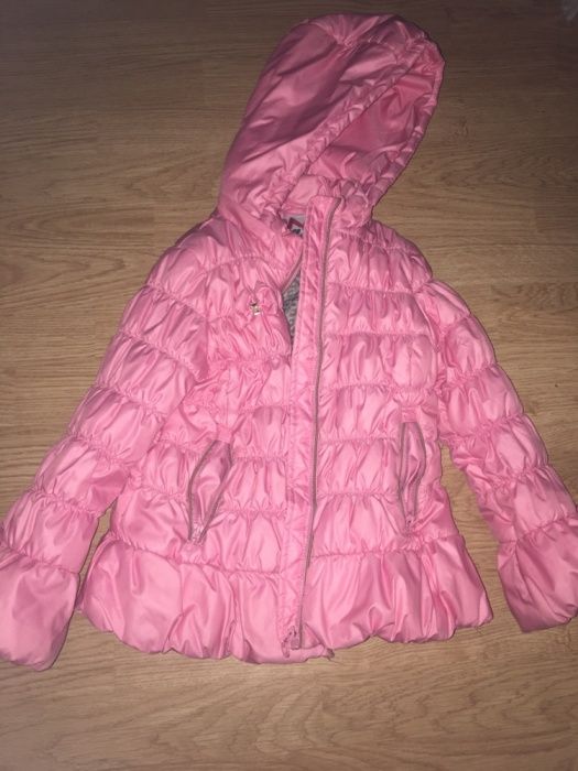 Продаю куртку для девочки 4-5 лет