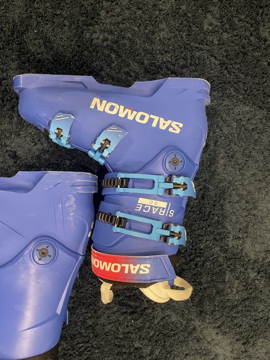 Ски обувки.