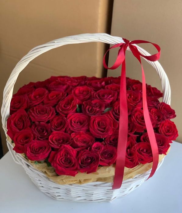 Корзина из 51 розы с доставкой