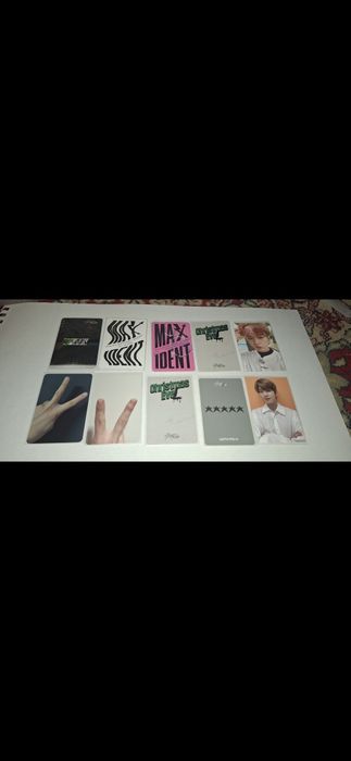 Stray kids photocards
