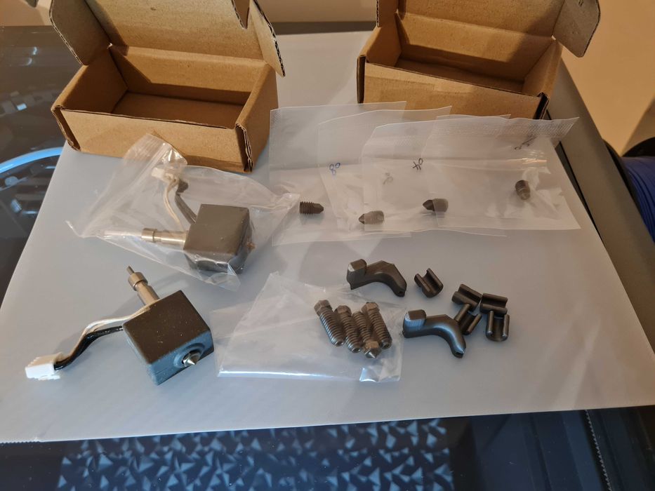 Продавам Anycubic Kobra S1 + много екстри!