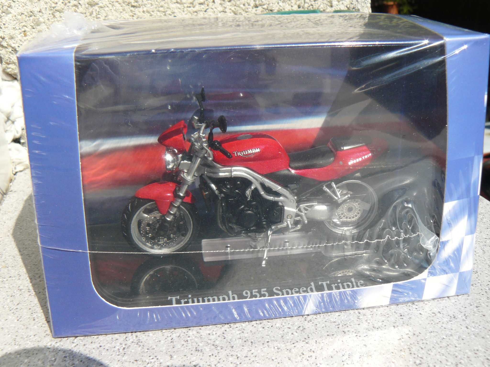 Macheta Moto TRIUMPH 955 SPEED TRIPLE Noua in Cutie,Scara 1:24 Atlas