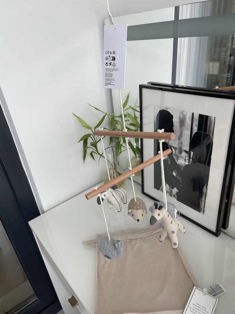 Carusel H&M cu animalute