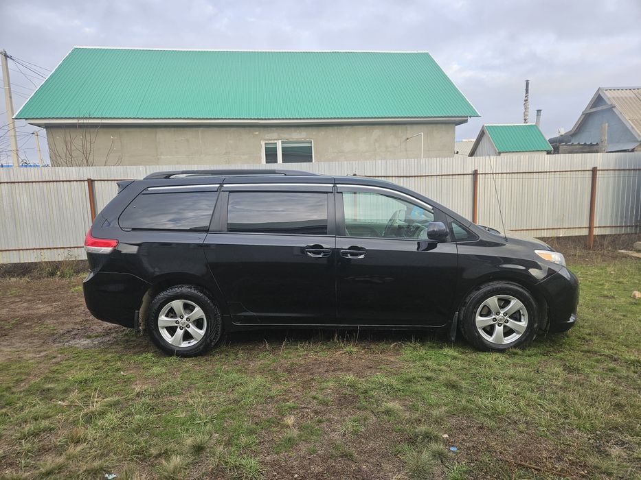 Тайота Сиенна  2014