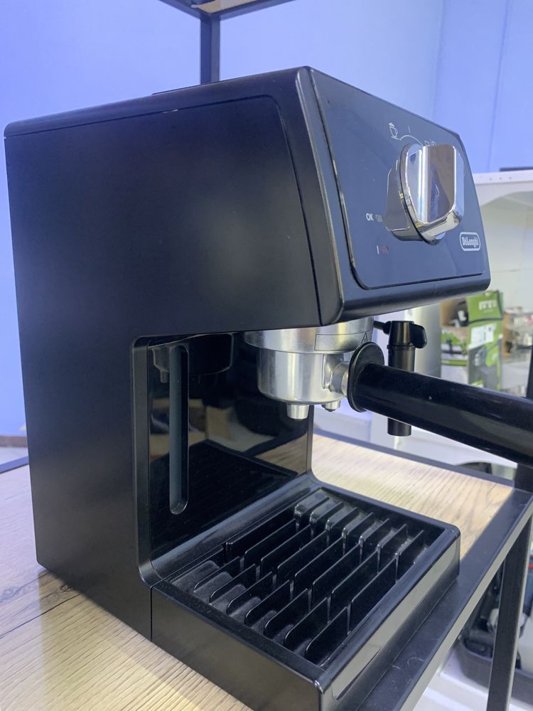 Кофе машинка DeLonghi