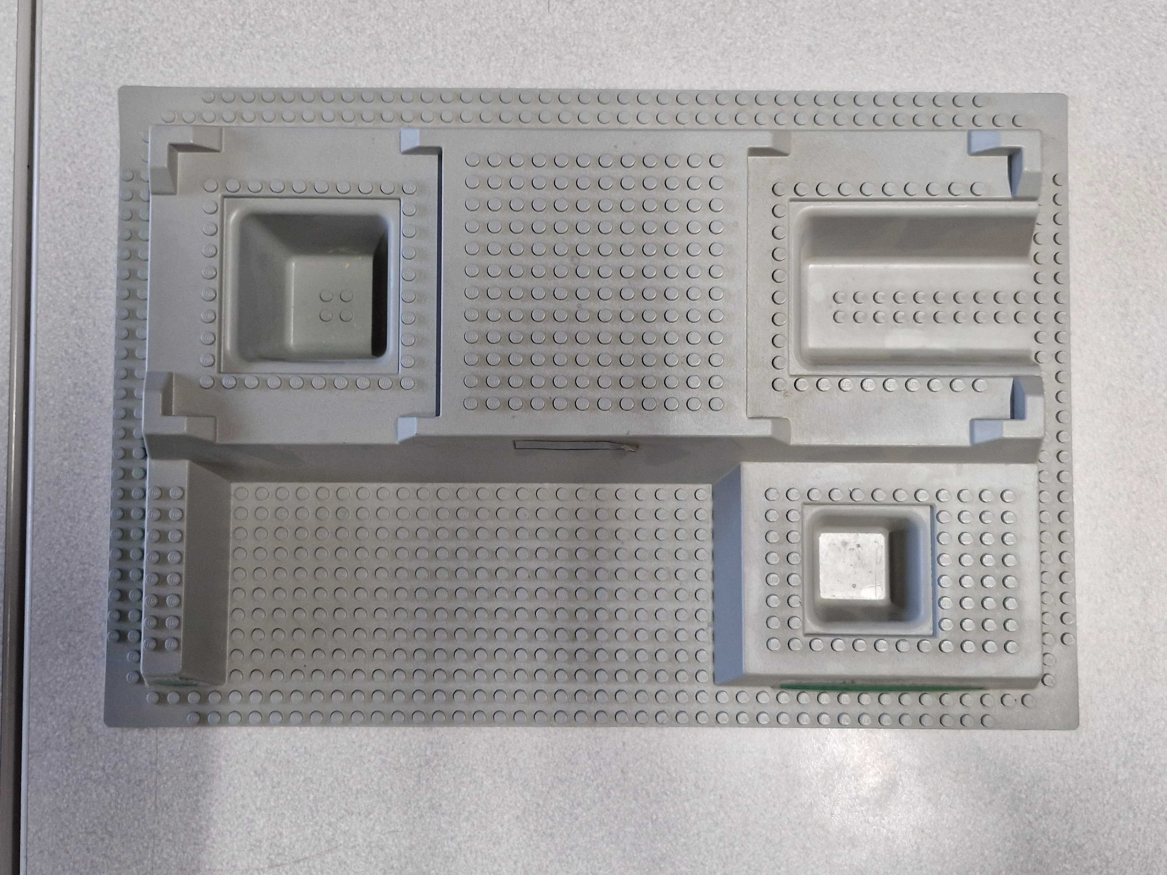 Placă -  LEGO Raised Baseplate "Crater Plate"