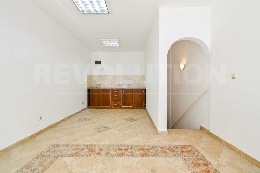 Продава се Магазин в София, Център - 45 кв.м за 2723 €/кв.м - Снимка #1